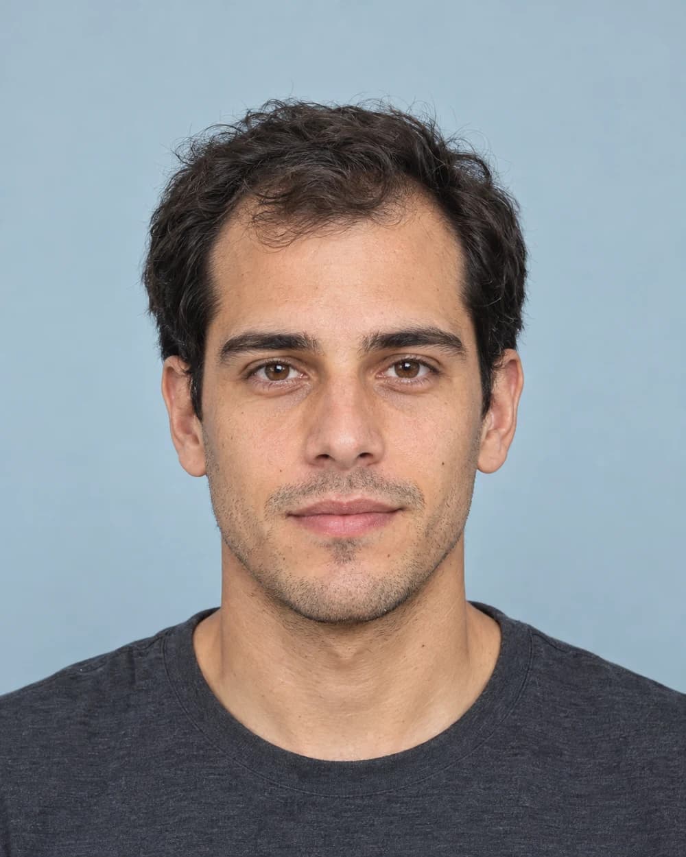 Retrato generado de partida, con menor densidad frontal de pelo.